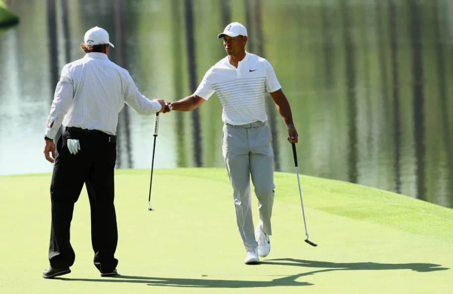 Tiger Woods and Phil Mickelson Warm Up Together, and to Each Other